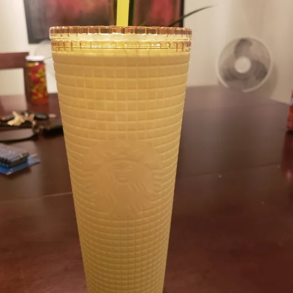 Starbucks heartfelt collection yellow 2023 cold tumbler - Picture 6 of 6